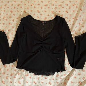 delias is black long sleeve